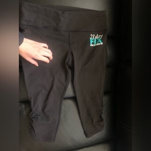 Beachbody 21 day fix crops size Medium EUC!